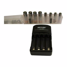 Batterilader med 8 stk. batterier (4 AA - 4 AAA)